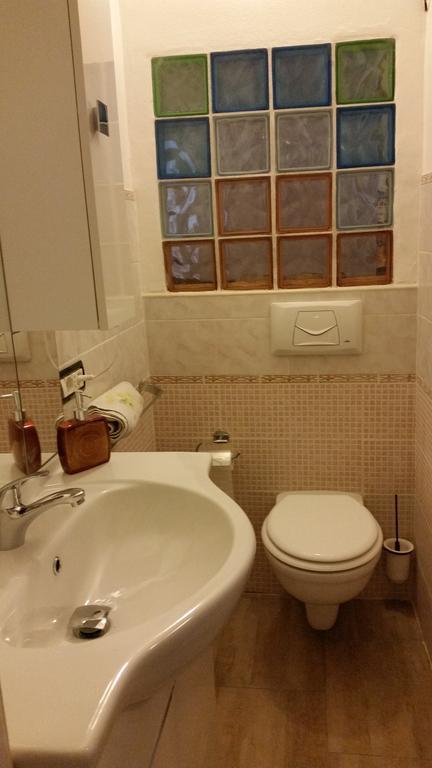 Casa Vacanze Vale Алгеро Стая снимка